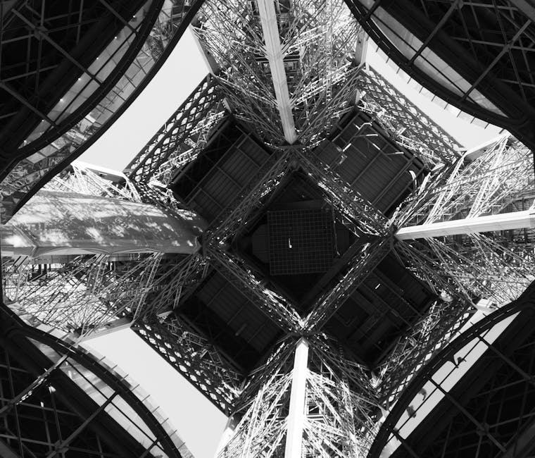 Victor Lustig Kimdir? Eyfel Kulesi'ni İki Kez Satan Adamın İnanılmaz Hikayesi