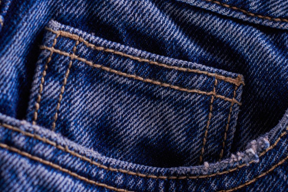 Kot Pantolonlardaki Küçük Cebin Sırrı: Bir Skeuomorf Hikayesi