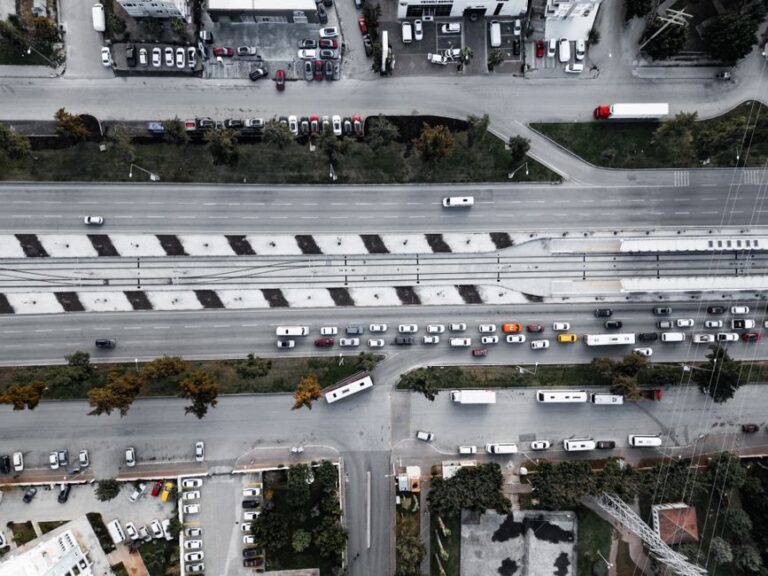 Trafik Sıkışıklığı Dalgaları: Görünmez Nedenler ve Akıllı Çözümler
