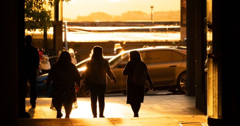 10.000 Adım Hedefi Gerçek mi? Vücudumuzun Mizahi Yürüyüş Macerası